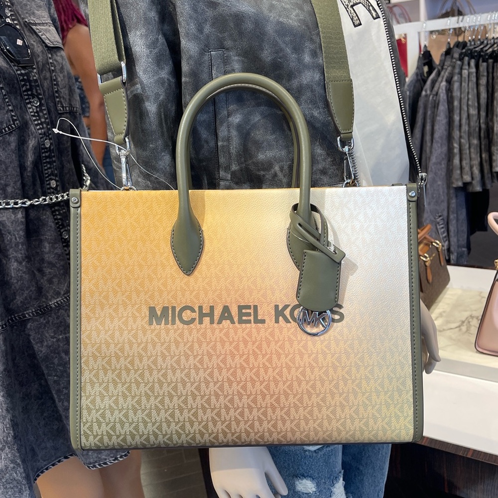 MICHAEL KORS Mirella Medium Ombré Signature Logo Tote Bag
Olive Combo
NWT - Picture 12 of 16